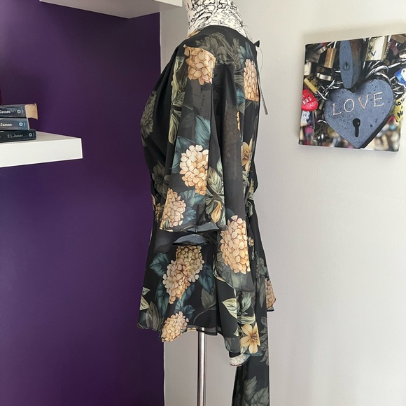 City Chic Floral Blouse with Tie at Waist NWT - Picture 5 of 10